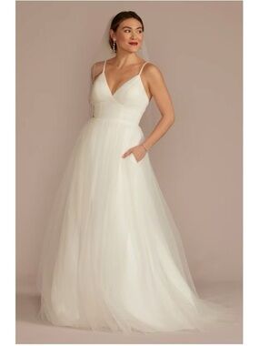 Elegant White Spaghetti-Strap Wedding Dress with Tulle Skirt